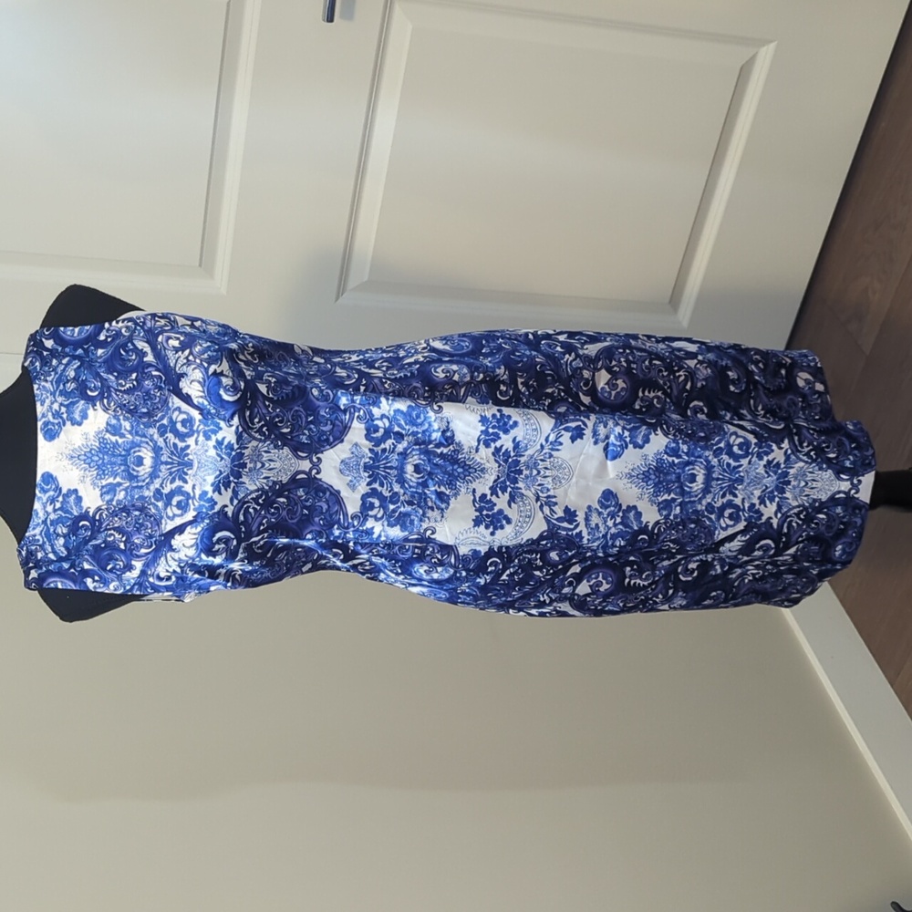 SUITE 7 | Blue and white damask satin like dress, 4, sleeveless, zipper back